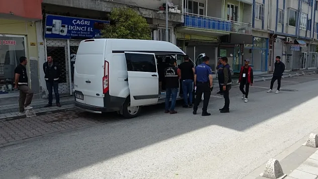 Haber alınamayan şahıs çatı katında asılı halde bulundu