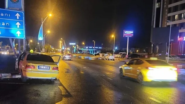 İki araç çarpıştı: 4 yaralı