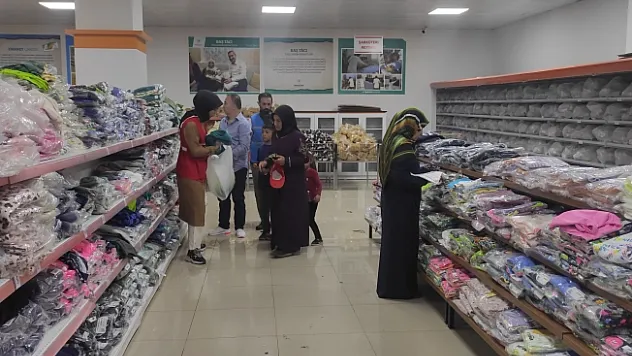 Kızılay Sosyal Market ile depremzedelerin yanında