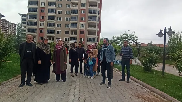 Site sakinleri ağır hasardan hafif hasara dönüşen evleri için tedirgin