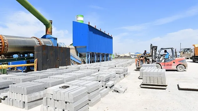 Yeşilyurt'ta hasar gören yollar baştan aşağıya yeniliyor