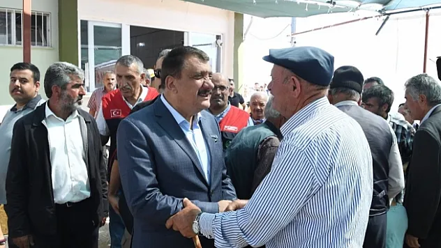Başkan Gürkan Canlı Hayvan Pazarında incelemelerde bulundu