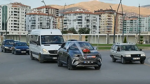 Başkan Gürkan'ın makam aracı TOGG gelin arabası oldu