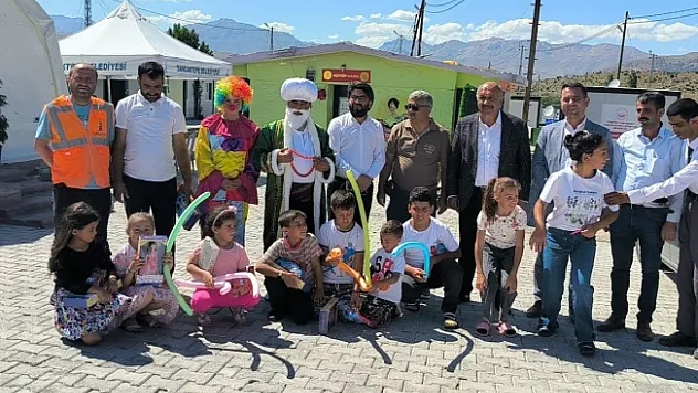Başkan Zelyurt depremzede vatandaşlar bayramlaştı