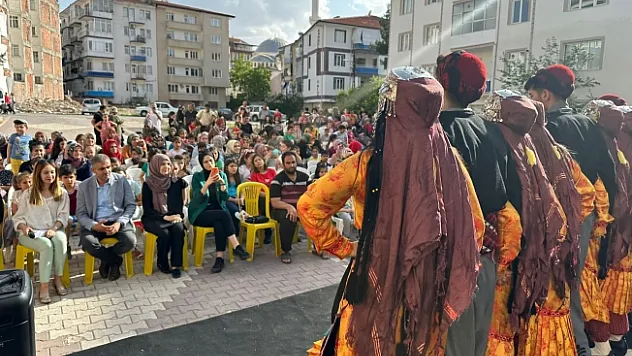 Depremzede çocuklar ve ailelerine moral etkinliği