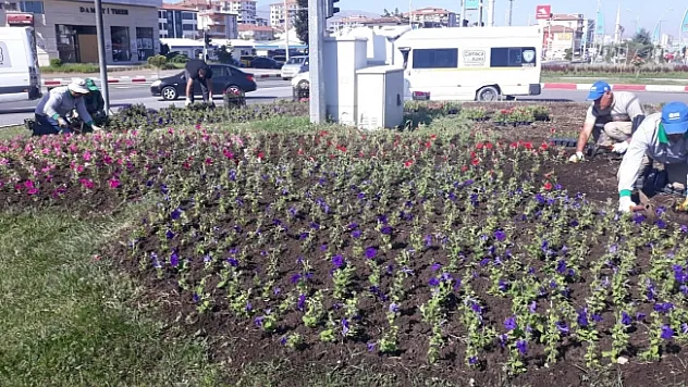 Malatya'da parklar ve refüjler yenileniyor