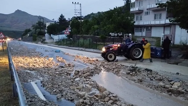 Sel nedeniyle Malatya-Kayseri karayolunda ulaşım kontrollü sağlanıyor