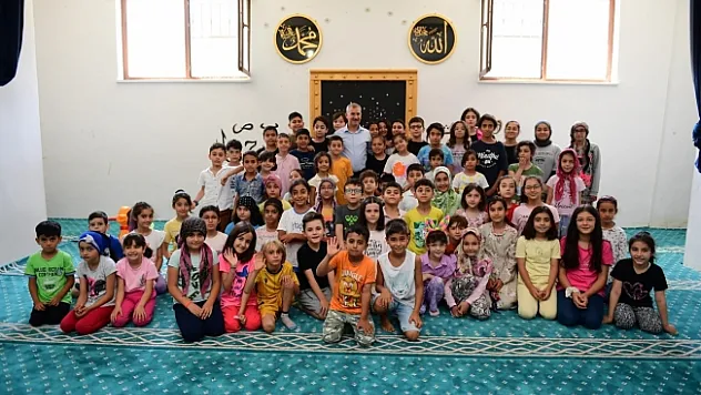 Başkan Çınar'dan Kuran Kursu öğrencilerine hediye