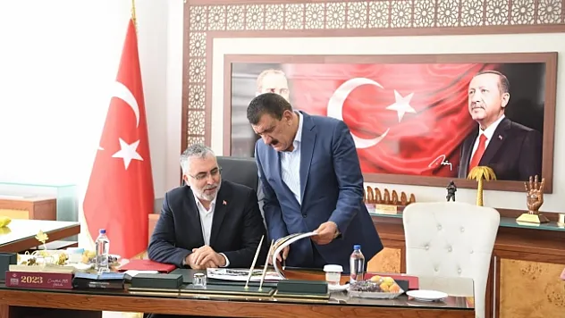 Gürkan, Bakan Işıkhan'a kayısı üreticilerinin taleplerini iletti