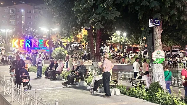 Deprem sonrası büyük korku yaşayan vatandaşlar parklara akın etti