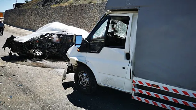 Feci kaza: 2 ölü, 1 yaralı