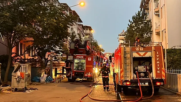 Malatya'da iki binanın çatısında yangın