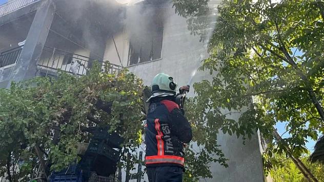 Ev yangını korku dolu anlar yaşattı!
