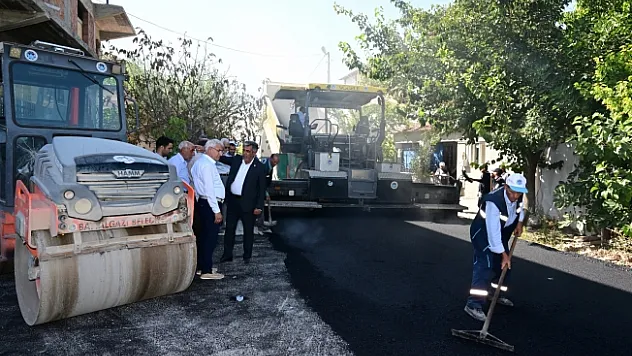 Hatunsuyu Mahallesi'ndeki yollarda asfalt serimi