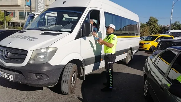 Malatya polisi, okulun ilk gününde denetim gerçekleştirdi