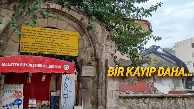 Derme İlkokulu yıkıldı!