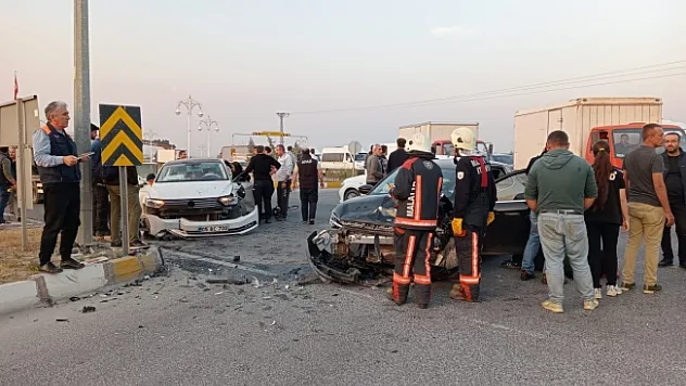 Malatya'da iki otomobil çarpıştı: 3 yaralı