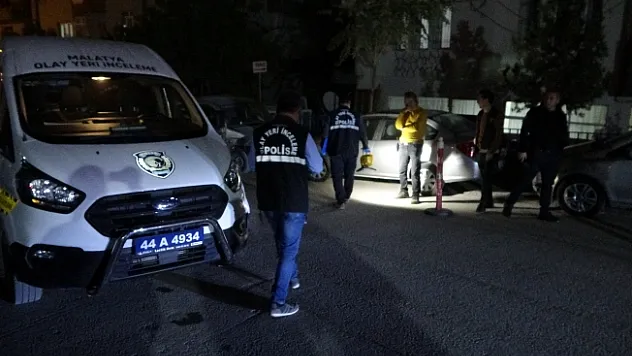 Yolda yürürken silahla vuruldu