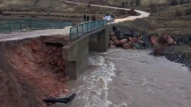 Doğanşehir'de aşırı yağış sonrası köprü çöktü!