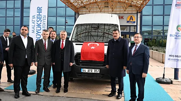 Gürkan'dan Turgut Özal Tıp Merkezi'ne araç hediyesi