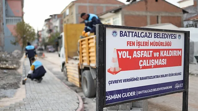 Kaldırım ve kilit taşı çalışmaları sürüyor