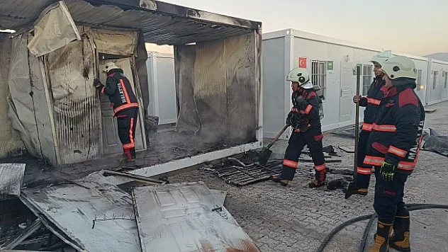 Malatya'da konteyner yangını! Kullanılmaz hale geldi