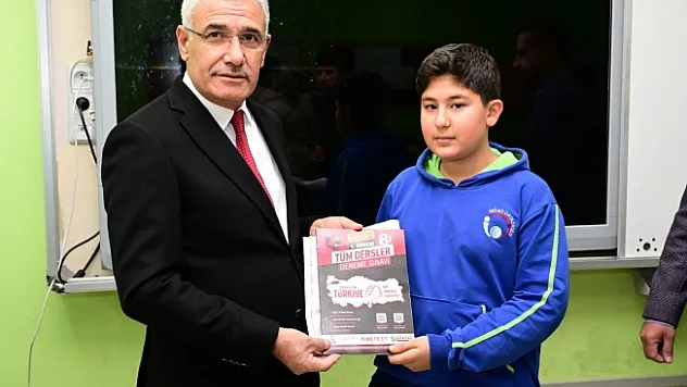 Öğrencilere LGS Eğitim seti hediyesi