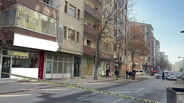 Orta hasarlı binadan şiddetli ses duyuldu! Güvenlik önlemleri alındı