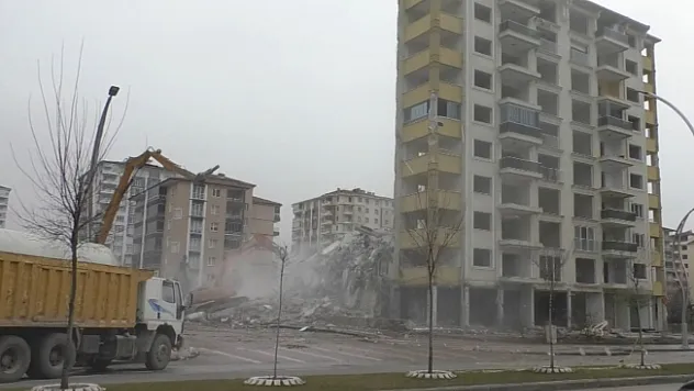 Mahkeme süreci devam ediyor, yıkım başladı