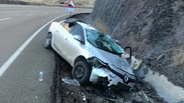 İstinat duvarına çarpan otomobil takla atıp devrildi: 6 yaralı
