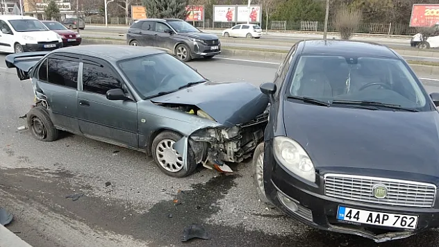 Malatya'da 6 araç birbirine girdi: 2 yaralı