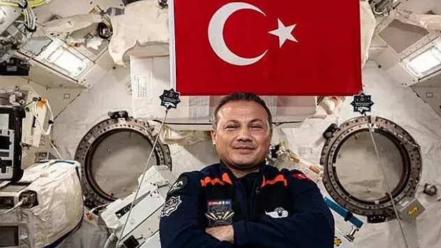 Uzay üssünde bir gün nasıl geçiyor?