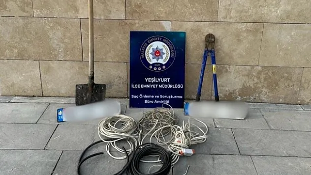 ATM'nin kablolarını çalan zanlı yakalandı