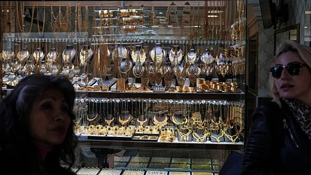 Gram altın rekor tazeledi, yatırımcılarını sevindirdi