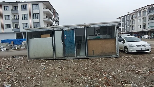 Hırsızlar, konteyneri vinçle çaldılar