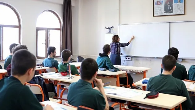 Okullar 1 Nisan'da tatil edildi