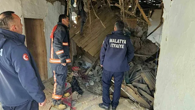 Ağıl çöktü, 6 hayvan göçük altında kaldı