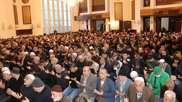 Bayram namazında camiler doldu