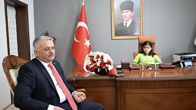 Malatya Valisi Ersin Yazıcı koltuğunu Erva Çetin'e bıraktı