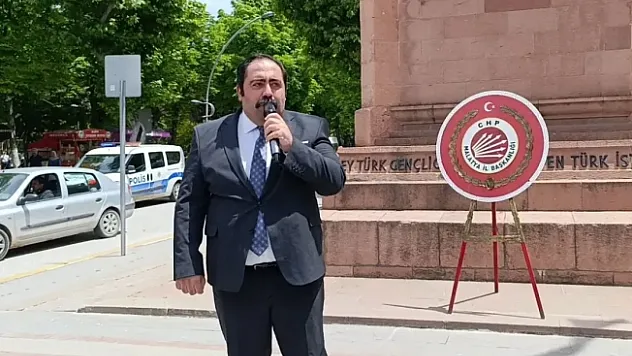 &quotÇelengini şerefle anıta getiren tek partiyiz&quot