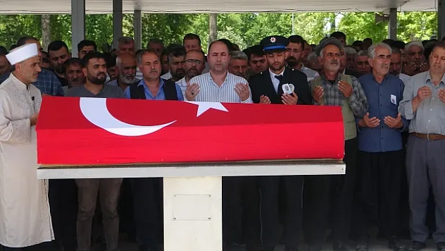 Kalp krizi geçiren polis memuru son yolculuğuna uğurlandı