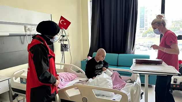 Onkoloji Hastanesi'nde tedavi gören çocuklara moral ziyareti