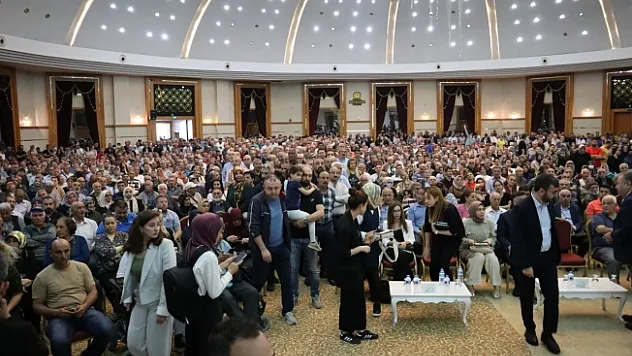 Vatandaşlar ateş püskürdü! &quotBu nasıl toplantı! Başkanlar, milletvekilleri nerede?&quot