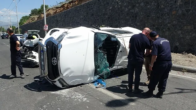 Askeri araç kaza yaptı: 1'i asker 3 yaralı