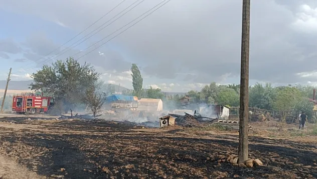 Akçadağ'da anız yangını!