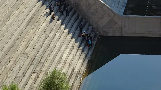 Boğulma tehlikesi geçiren genç hastaneye kaldırıldı