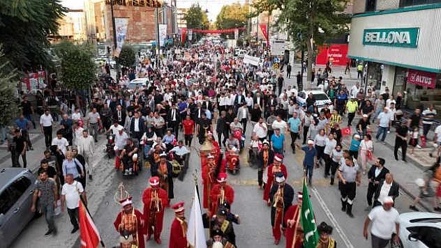 Kayısı Festivali Kortej Yürüyüşü Yapıldı