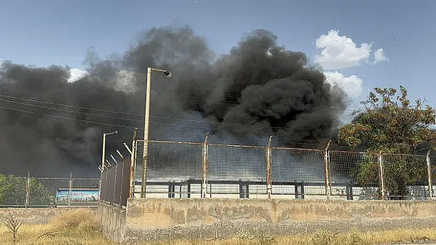 Malatya'da korkutan konteyner yangını