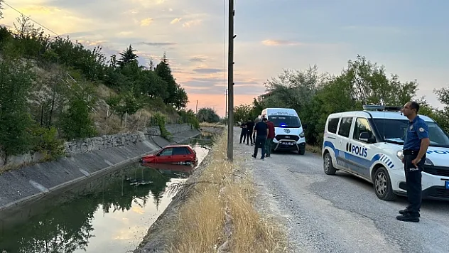 Yol verme kavgası! Araç kanala uçtu!