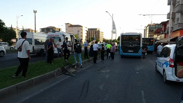2'si otobüs 3 aracın karışığı kazada faciadan dönüldü